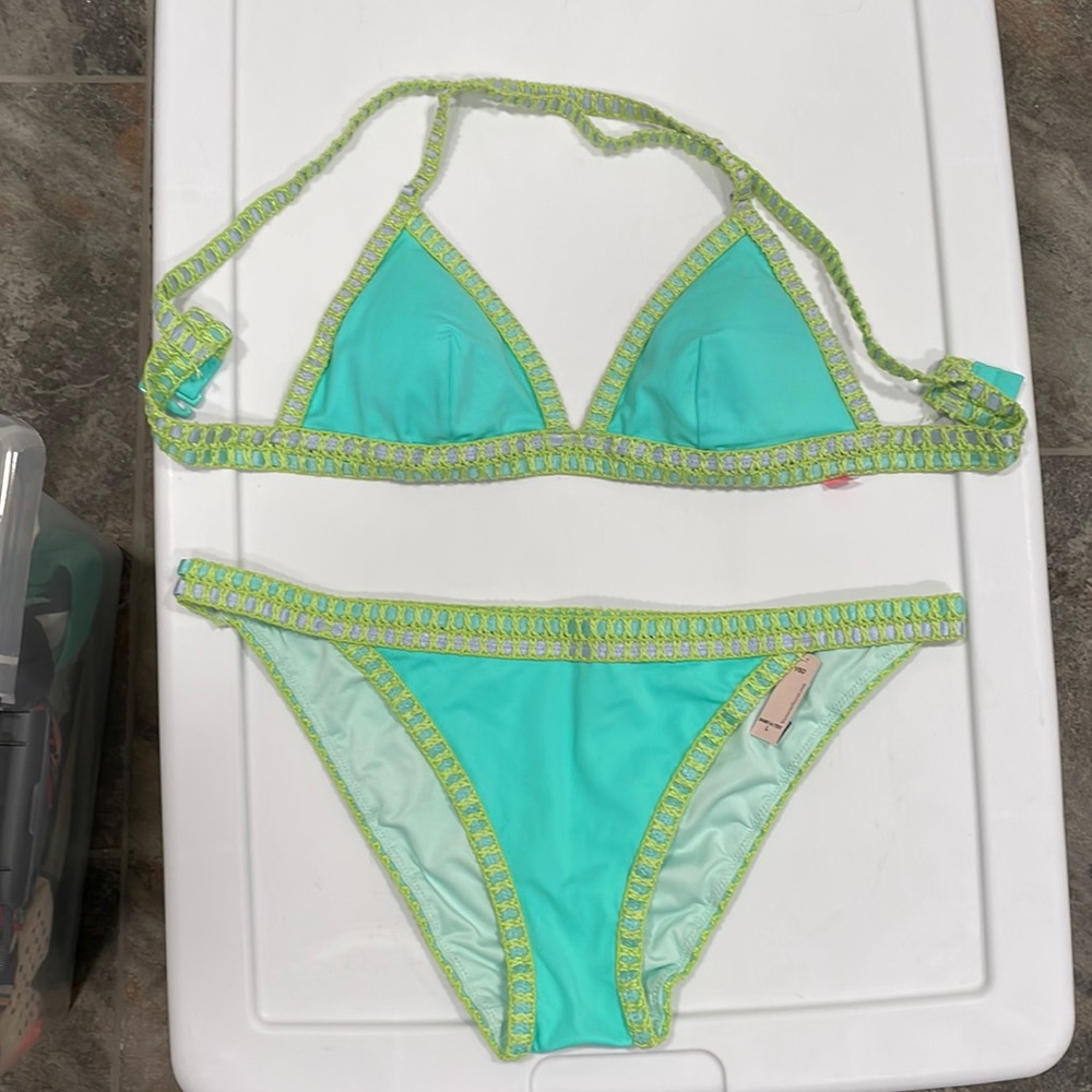 Victoria’s Secret bathing suit set- bottoms never worn top worn maybe once